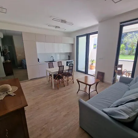 아파트 Zlata, With Patio And Garden