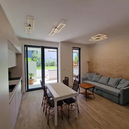아파트 Zlata, With Patio And Garden *