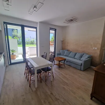 아파트 Zlata, With Patio And Garden 스플리트