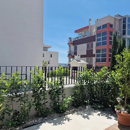 아파트 Zlata, With Patio And Garden *