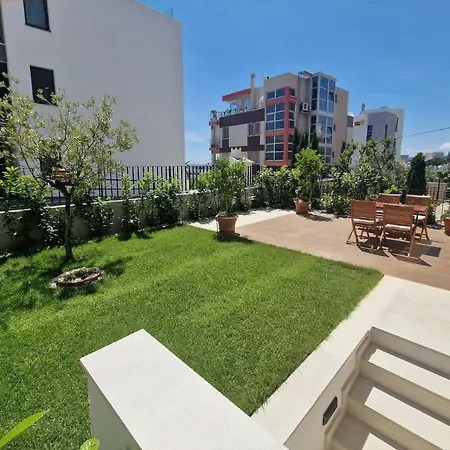 Zlata, With Patio And Garden 스플리트